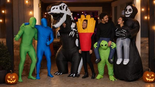 6 People Halloween Costumes: 6 Group Themes That Fit All Six