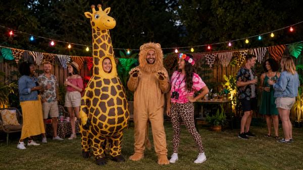 Safari Costume Ideas: Party, Group and Family Looks That Actually Read