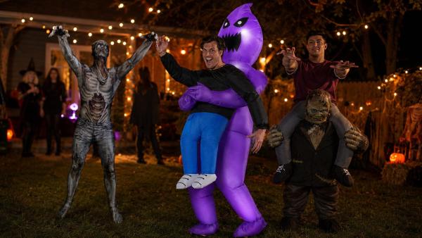 Scary Halloween Costumes That Actually Scare: Silhouette, Glow and Movement